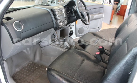 اشتري مستعمل Mazda BT-50 White سيارة في Butha Buthe في Butha-Buthe اشتري مستعمل Mazda BT-50 White سيارة في Butha Buthe في Butha-Buthe