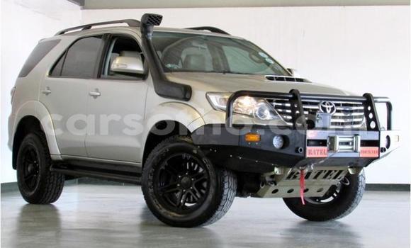 Acheter Occasion Voiture Toyota Fortuner Beige à Maseru, Maseru Acheter Occasion Voiture Toyota Fortuner Beige à Maseru, Maseru