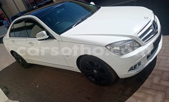 Sayi Na hannu Mercedes-Benz C-klasse White Mota in Maseru a Maseru Sayi Na hannu Mercedes-Benz C-klasse White Mota in Maseru a Maseru
