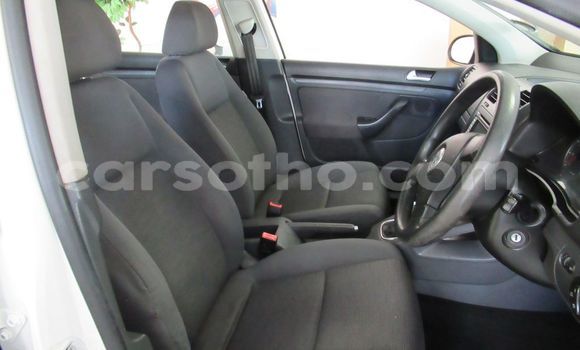 اشتري مستعمل Volkswagen Golf White سيارة في Maseru في Maseru اشتري مستعمل Volkswagen Golf White سيارة في Maseru في Maseru