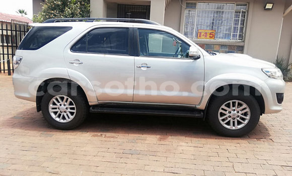 Buy Used Toyota Fortuner Red Car in Maputsoe in Leribe Buy Used Toyota Fortuner Red Car in Maputsoe in Leribe