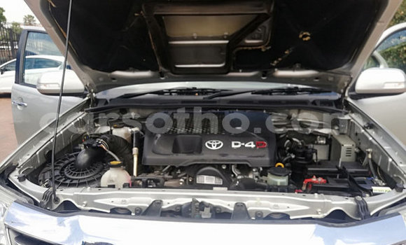 Buy Used Toyota Fortuner Red Car in Maputsoe in Leribe Buy Used Toyota Fortuner Red Car in Maputsoe in Leribe