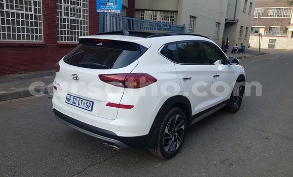 Sayi Na hannu Hyundai Tucson White Mota in Maseru a Maseru Sayi Na hannu Hyundai Tucson White Mota in Maseru a Maseru