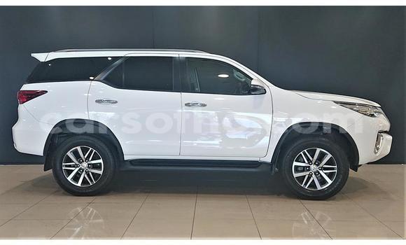 Buy Used Toyota Fortuner White Car in Maseru in Maseru Buy Used Toyota Fortuner White Car in Maseru in Maseru