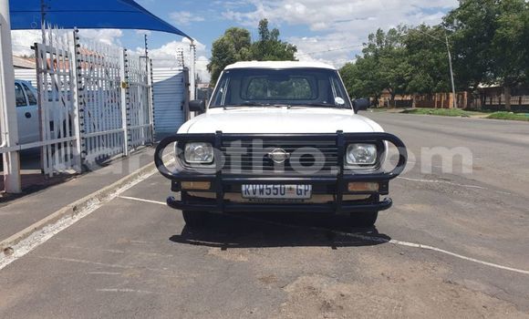 Sayi Na hannu Nissan 350Z White Mota in Maseru a Maseru Sayi Na hannu Nissan 350Z White Mota in Maseru a Maseru