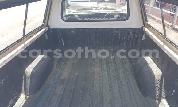 Sayi Na hannu Nissan 350Z White Mota in Maseru a Maseru Sayi Na hannu Nissan 350Z White Mota in Maseru a Maseru