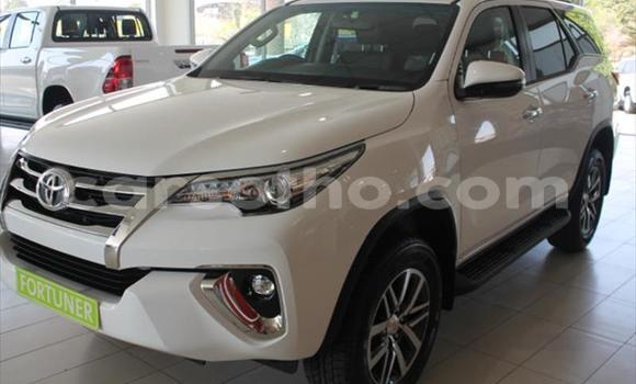 Acheter Occasion Voiture Toyota Fortuner Blanc à Maseru, Maseru Acheter Occasion Voiture Toyota Fortuner Blanc à Maseru, Maseru