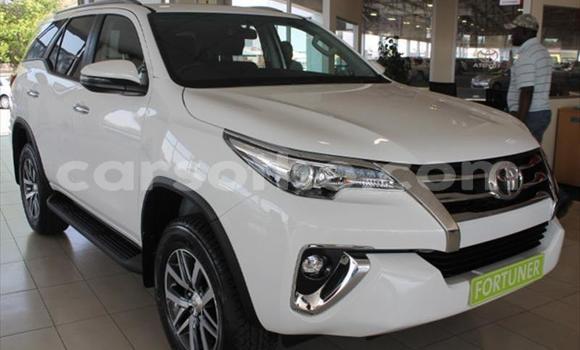 Acheter Occasion Voiture Toyota Fortuner Blanc à Maseru, Maseru Acheter Occasion Voiture Toyota Fortuner Blanc à Maseru, Maseru