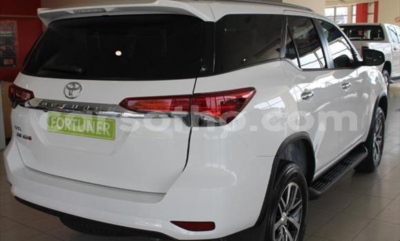 Acheter Occasion Voiture Toyota Fortuner Blanc à Maseru, Maseru Acheter Occasion Voiture Toyota Fortuner Blanc à Maseru, Maseru