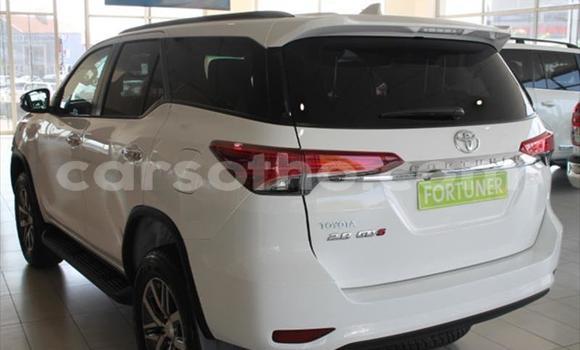 Acheter Occasion Voiture Toyota Fortuner Blanc à Maseru, Maseru Acheter Occasion Voiture Toyota Fortuner Blanc à Maseru, Maseru
