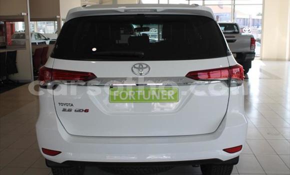 Acheter Occasion Voiture Toyota Fortuner Blanc à Maseru, Maseru Acheter Occasion Voiture Toyota Fortuner Blanc à Maseru, Maseru