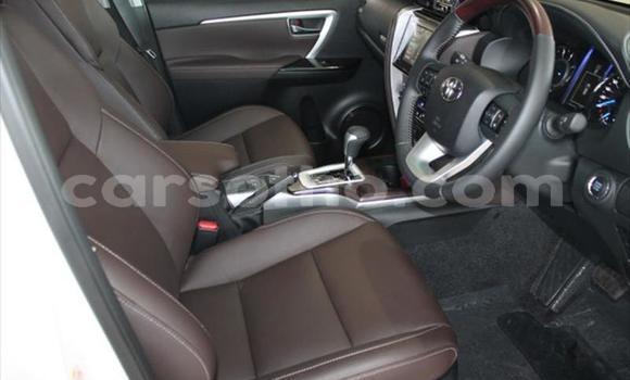 Acheter Occasion Voiture Toyota Fortuner Blanc à Maseru, Maseru Acheter Occasion Voiture Toyota Fortuner Blanc à Maseru, Maseru