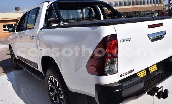 Buy Used Toyota Hilux Green Car in Maputsoe in Leribe Buy Used Toyota Hilux Green Car in Maputsoe in Leribe