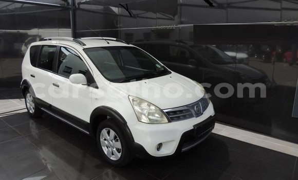 Sayi Na hannu Nissan Livina White Mota in Butha Buthe a Butha-Buthe Sayi Na hannu Nissan Livina White Mota in Butha Buthe a Butha-Buthe