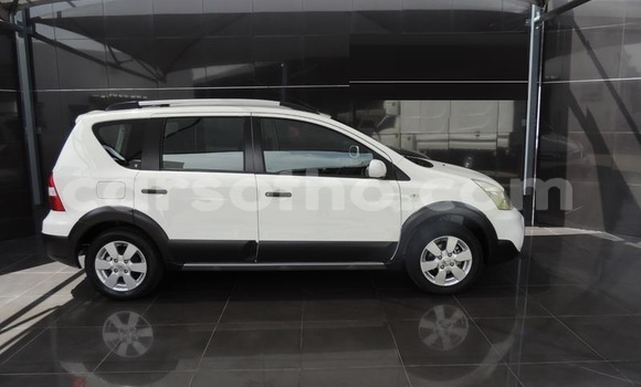 Sayi Na hannu Nissan Livina White Mota in Butha Buthe a Butha-Buthe Sayi Na hannu Nissan Livina White Mota in Butha Buthe a Butha-Buthe