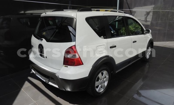 Sayi Na hannu Nissan Livina White Mota in Butha Buthe a Butha-Buthe Sayi Na hannu Nissan Livina White Mota in Butha Buthe a Butha-Buthe