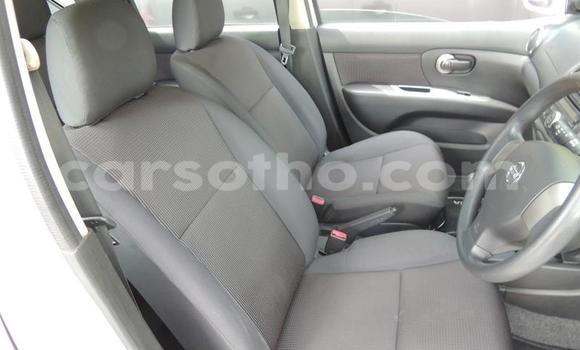 Sayi Na hannu Nissan Livina White Mota in Butha Buthe a Butha-Buthe Sayi Na hannu Nissan Livina White Mota in Butha Buthe a Butha-Buthe