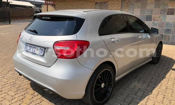 Acheter Occasion Voiture Mercedes-Benz 200 Gris à Butha–Buthe, Thaba-Tseka Acheter Occasion Voiture Mercedes-Benz 200 Gris à Butha–Buthe, Thaba-Tseka