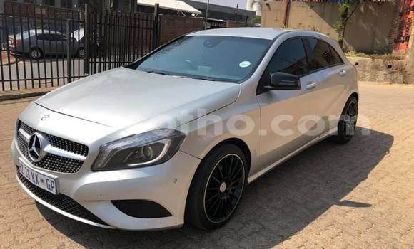 Acheter Occasion Voiture Mercedes-Benz 200 Gris à Butha–Buthe, Thaba-Tseka Acheter Occasion Voiture Mercedes-Benz 200 Gris à Butha–Buthe, Thaba-Tseka