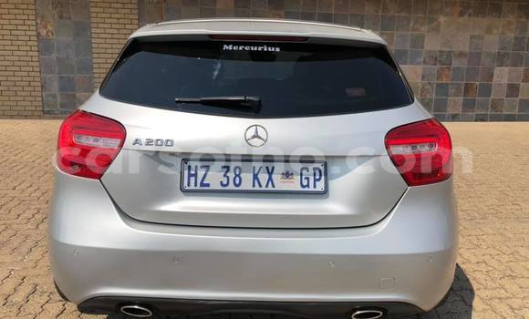 Acheter Occasion Voiture Mercedes-Benz 200 Gris à Butha–Buthe, Thaba-Tseka Acheter Occasion Voiture Mercedes-Benz 200 Gris à Butha–Buthe, Thaba-Tseka