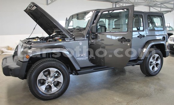 Sayi Na hannu Jeep Wrangler Black Mota in Roma a Maseru Sayi Na hannu Jeep Wrangler Black Mota in Roma a Maseru