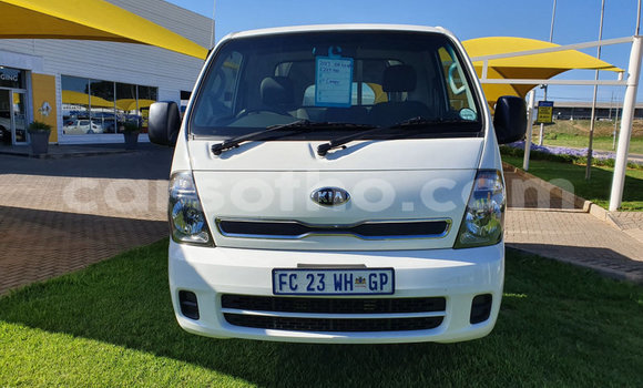 Buy Used Kia Carens White Car in Mafeteng in Mafeteng Buy Used Kia Carens White Car in Mafeteng in Mafeteng