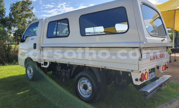 Buy Used Kia Carens White Car in Mafeteng in Mafeteng Buy Used Kia Carens White Car in Mafeteng in Mafeteng