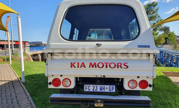 Buy Used Kia Carens White Car in Mafeteng in Mafeteng Buy Used Kia Carens White Car in Mafeteng in Mafeteng