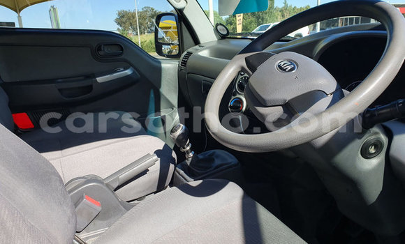 Buy Used Kia Carens White Car in Mafeteng in Mafeteng Buy Used Kia Carens White Car in Mafeteng in Mafeteng