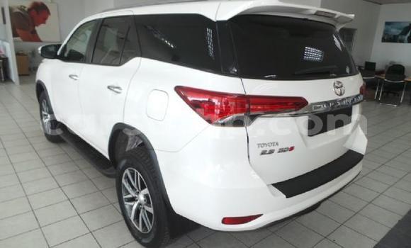 اشتري مستعمل Toyota Fortuner White سيارة في Roma في Maseru اشتري مستعمل Toyota Fortuner White سيارة في Roma في Maseru