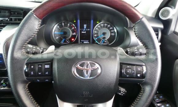 اشتري مستعمل Toyota Fortuner White سيارة في Roma في Maseru اشتري مستعمل Toyota Fortuner White سيارة في Roma في Maseru