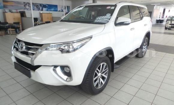 اشتري مستعمل Toyota Fortuner White سيارة في Roma في Maseru اشتري مستعمل Toyota Fortuner White سيارة في Roma في Maseru