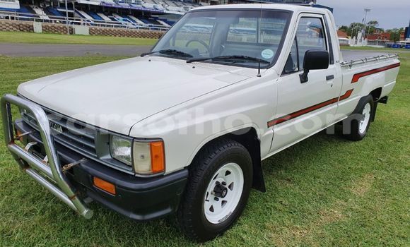 اشتري مستعمل Toyota Hilux White سيارة في Maseru في Maseru اشتري مستعمل Toyota Hilux White سيارة في Maseru في Maseru