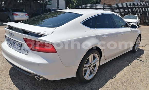 Sayi Na hannu Audi A4 White Mota in Butha–Buthe a Thaba-Tseka Sayi Na hannu Audi A4 White Mota in Butha–Buthe a Thaba-Tseka