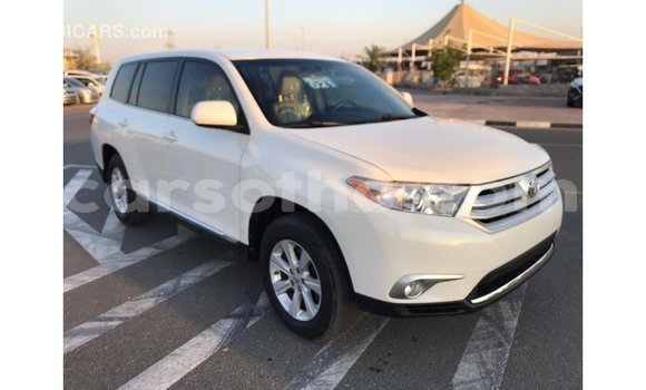 Buy Import Toyota Highlander White Car in Import - Dubai in Maseru Buy Import Toyota Highlander White Car in Import - Dubai in Maseru