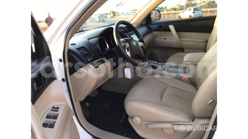 Big with watermark toyota highlander maseru import dubai 14566