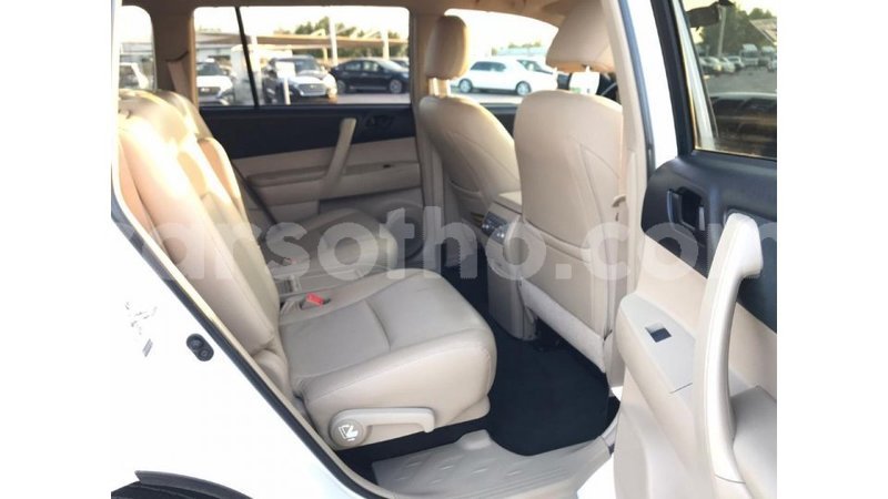 Big with watermark toyota highlander maseru import dubai 14566