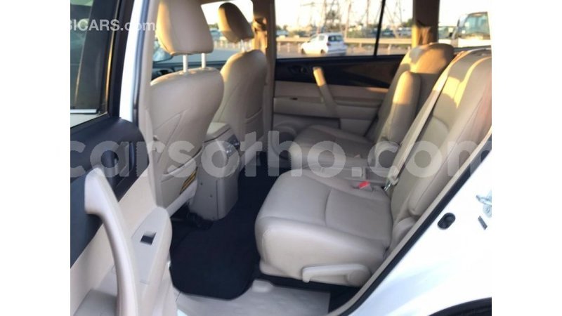 Big with watermark toyota highlander maseru import dubai 14566