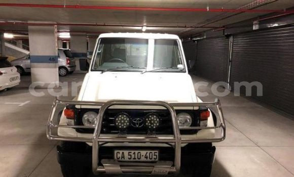 Sayi Na hannu Toyota Land Cruiser White Mota in Maseru a Maseru Sayi Na hannu Toyota Land Cruiser White Mota in Maseru a Maseru
