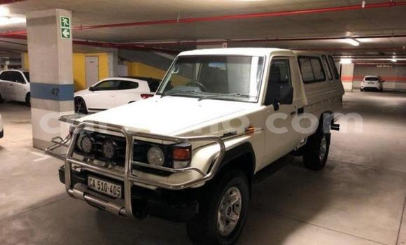 Sayi Na hannu Toyota Land Cruiser White Mota in Maseru a Maseru Sayi Na hannu Toyota Land Cruiser White Mota in Maseru a Maseru
