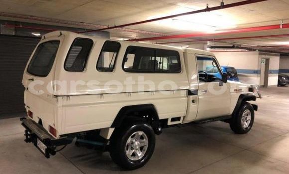 Sayi Na hannu Toyota Land Cruiser White Mota in Maseru a Maseru Sayi Na hannu Toyota Land Cruiser White Mota in Maseru a Maseru