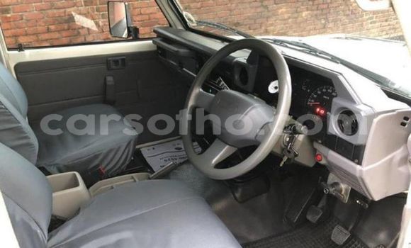 Sayi Na hannu Toyota Land Cruiser White Mota in Maseru a Maseru Sayi Na hannu Toyota Land Cruiser White Mota in Maseru a Maseru
