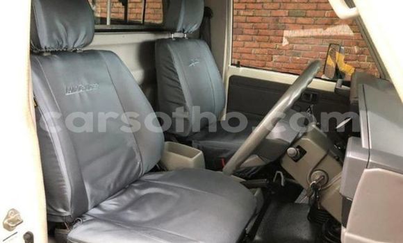 Sayi Na hannu Toyota Land Cruiser White Mota in Maseru a Maseru Sayi Na hannu Toyota Land Cruiser White Mota in Maseru a Maseru