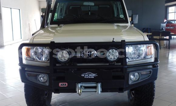 Buy Used Toyota Land Cruiser White Car in Maseru in Maseru Buy Used Toyota Land Cruiser White Car in Maseru in Maseru