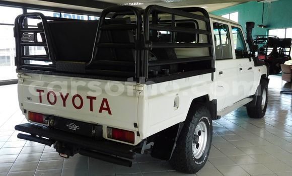 Buy Used Toyota Land Cruiser White Car in Maseru in Maseru Buy Used Toyota Land Cruiser White Car in Maseru in Maseru