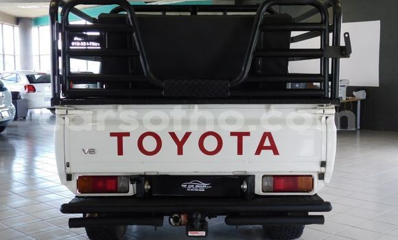 Buy Used Toyota Land Cruiser White Car in Maseru in Maseru Buy Used Toyota Land Cruiser White Car in Maseru in Maseru
