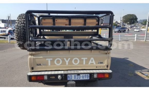 Buy Used Toyota Land Cruiser White Car in Maseru in Maseru Buy Used Toyota Land Cruiser White Car in Maseru in Maseru