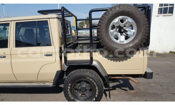 Buy Used Toyota Land Cruiser White Car in Maseru in Maseru Buy Used Toyota Land Cruiser White Car in Maseru in Maseru
