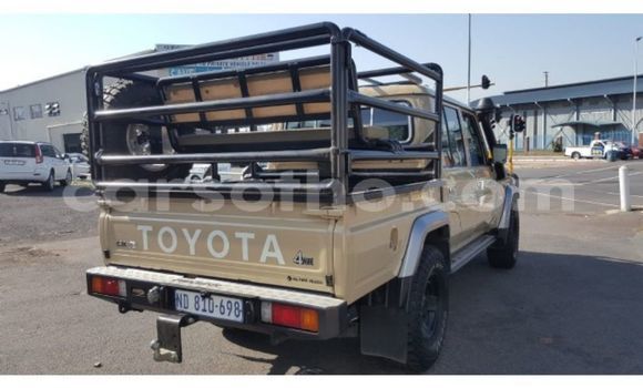 Buy Used Toyota Land Cruiser White Car in Maseru in Maseru Buy Used Toyota Land Cruiser White Car in Maseru in Maseru