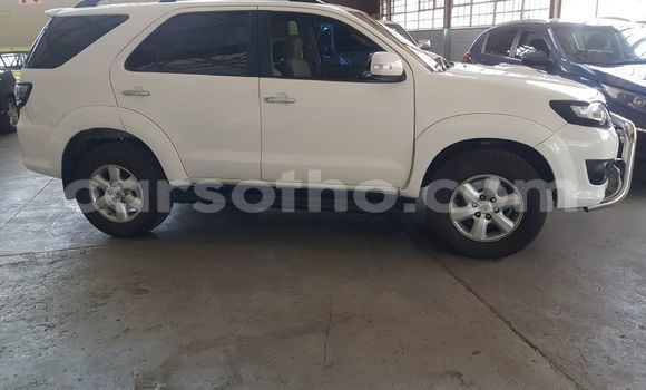 Sayi Na hannu Toyota Fortuner White Mota in Maseru a Maseru Sayi Na hannu Toyota Fortuner White Mota in Maseru a Maseru